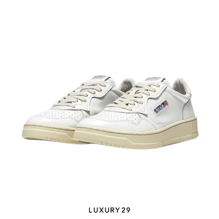AUTRY SNEAKERS WOMAN MEDALIST LOW SNEAKERS IN LEATHER WHITE(M) AUTRY