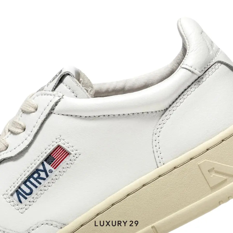 AUTRY SNEAKERS WOMAN MEDALIST LOW SNEAKERS IN LEATHER WHITE(M) AUTRY