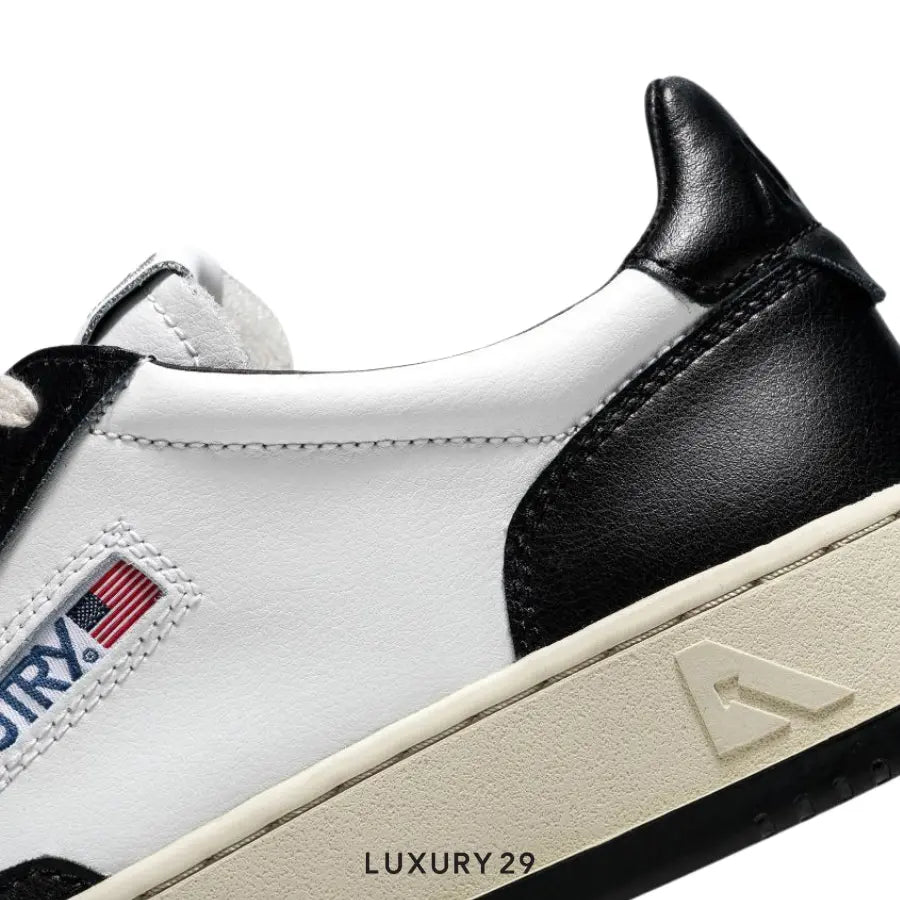 AUTRY SNEAKERS WOMAN MEDALIST LOW SNEAKERS IN TWO-TONE LEATHER COLOR WHITE AND BLACK(M) AUTRY