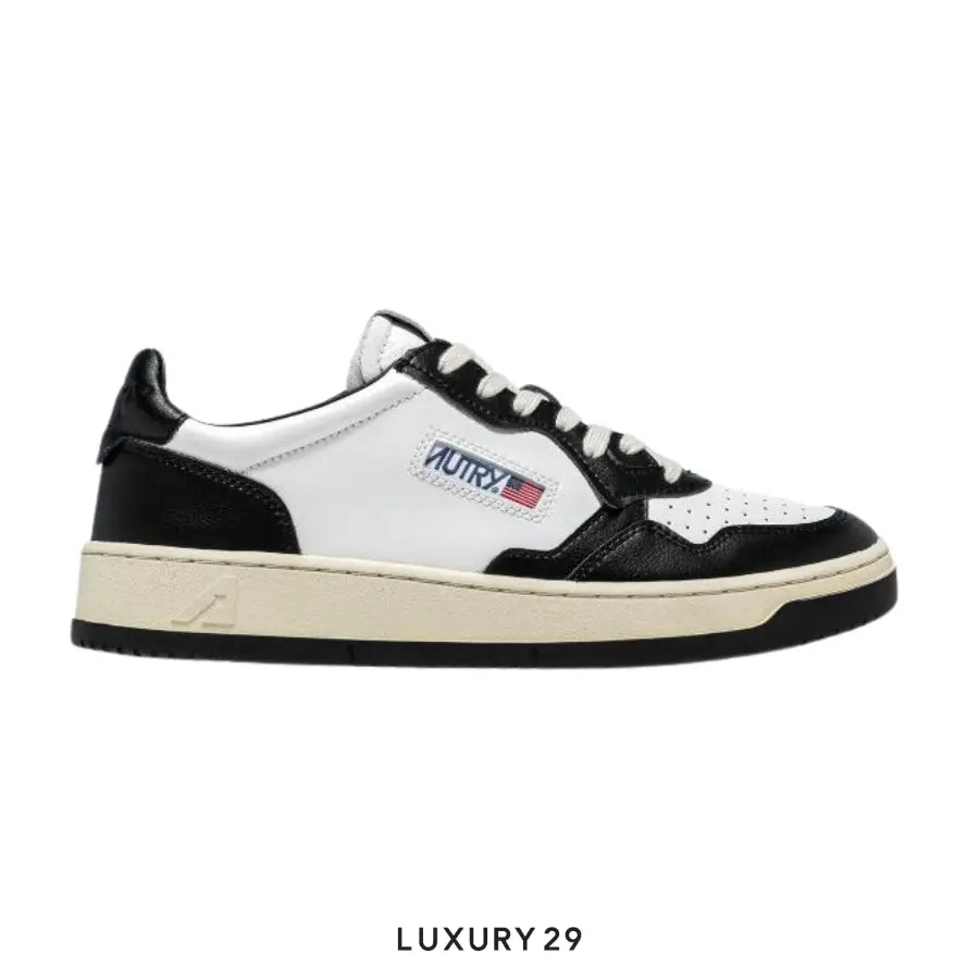 AUTRY SNEAKERS WOMAN MEDALIST LOW SNEAKERS IN TWO-TONE LEATHER COLOR WHITE AND BLACK(M)