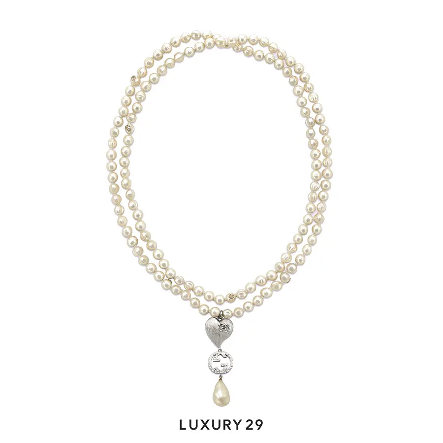 Gucci Necklace with Interlocking G in cream glass pearls