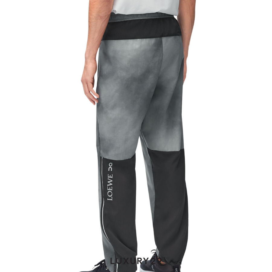 On x Loewe Tracksuit trousers in technical shell Grey/Multicolour ON