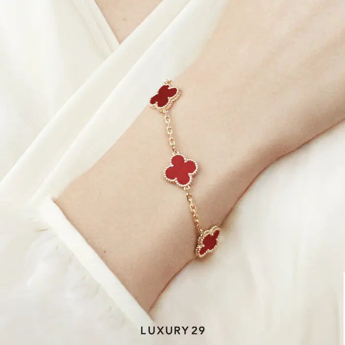 Van Cleef & Arpels Vintage Alhambra Bracelet, 5 motifs 18K yellow gold, Camelian VAN CLEEF & ARPELS