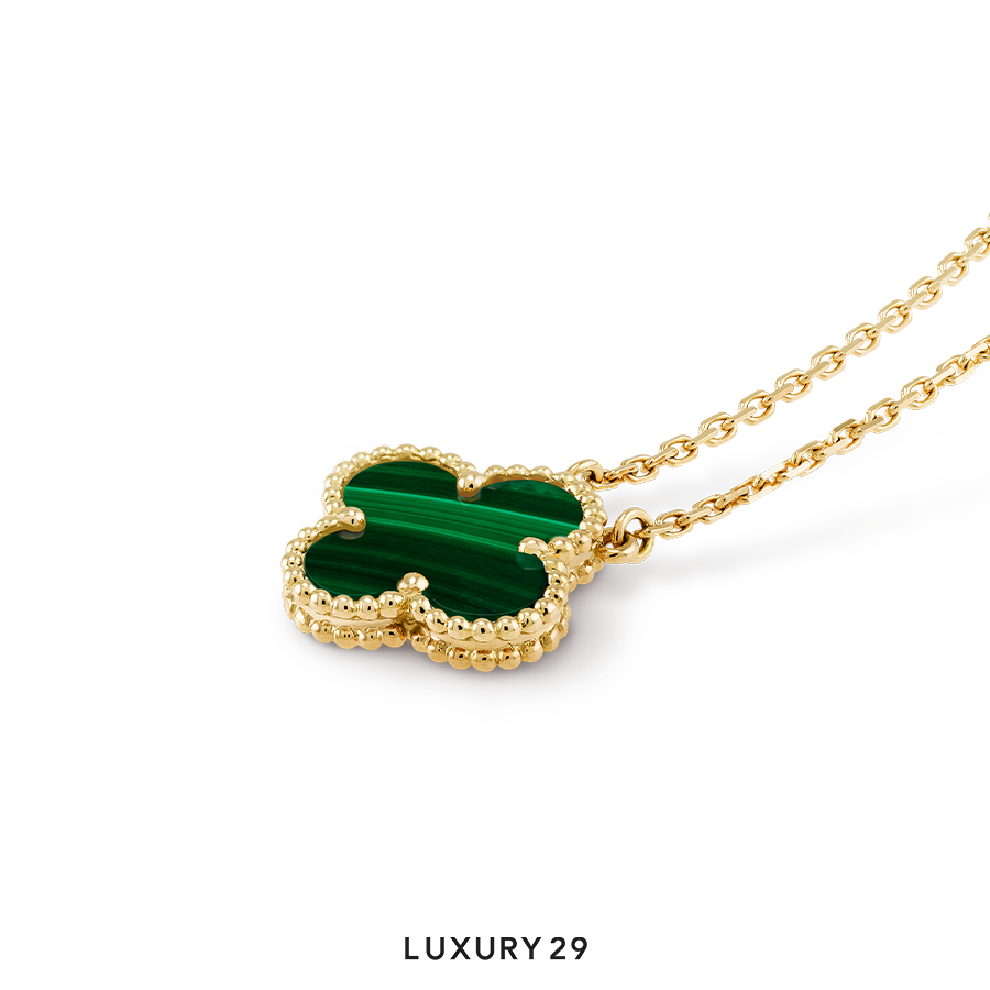 Van Cleef & Arpels Vintage Alhambra pendant, 18K yellow gold, malachite VAN CLEEF & ARPELS