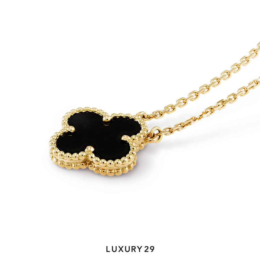 Van Cleef & Arpels Vintage Alhambra pendant, 18K yellow gold, onyx VAN CLEEF & ARPELS